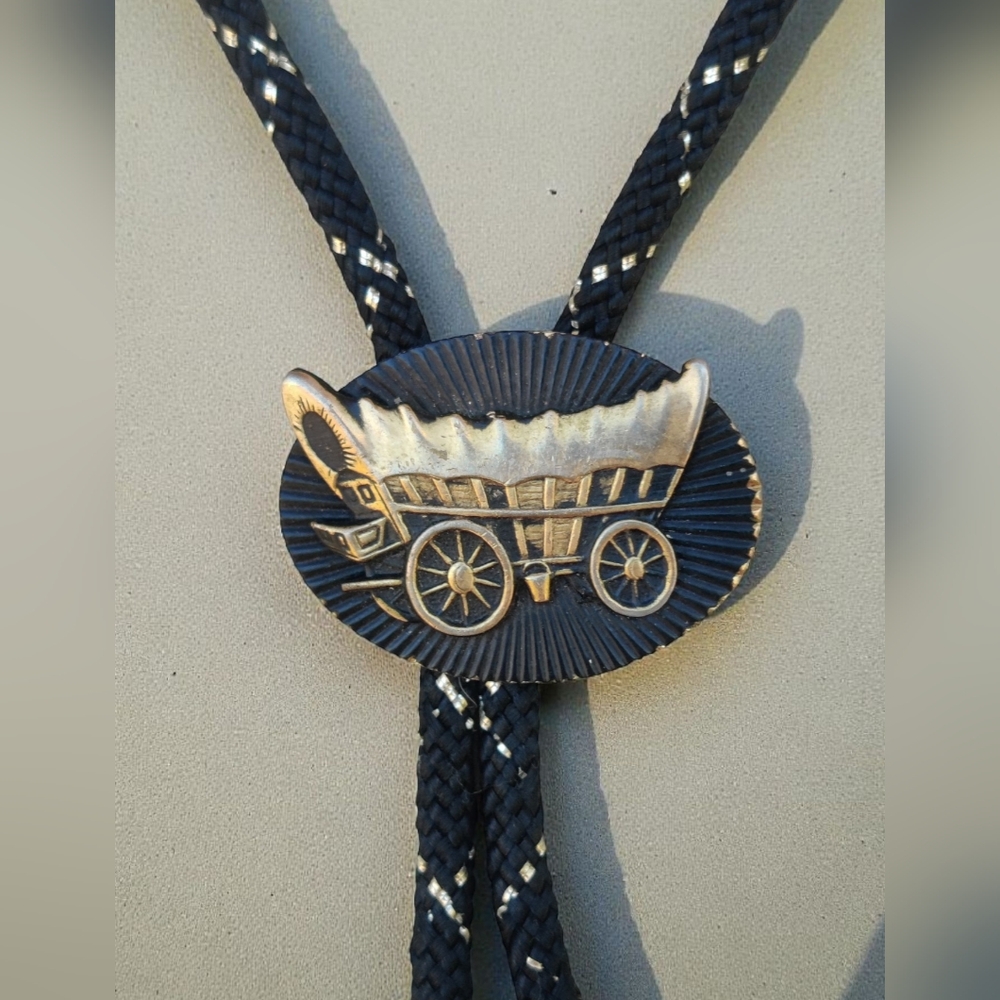 🤠 Vintage Cowgirl Covered Wagon Bolo Tie Necklace